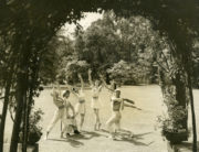 Le Cricket (Salaman, 1930). Photo © London News Agency Photos Ltd. RDC/PD/01/0034/01
